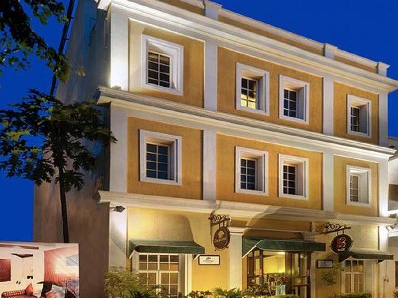The Richmond Hotel Pondicherry Exterior photo