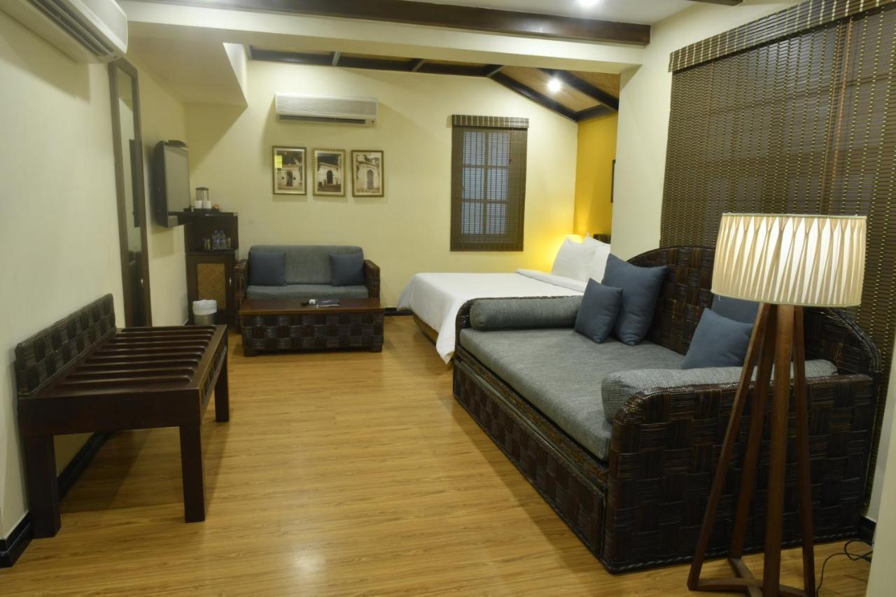 The Richmond Hotel Pondicherry Exterior photo