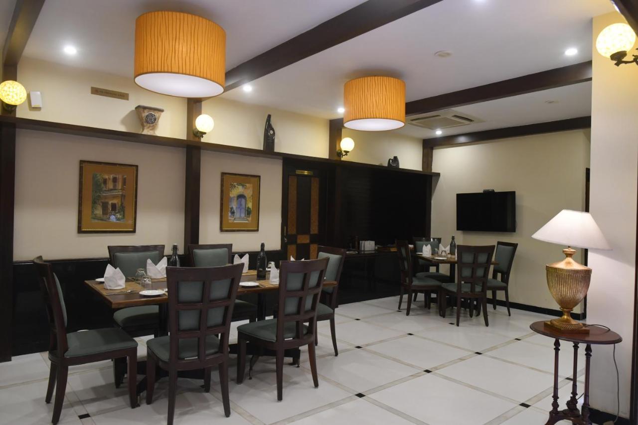 The Richmond Hotel Pondicherry Exterior photo