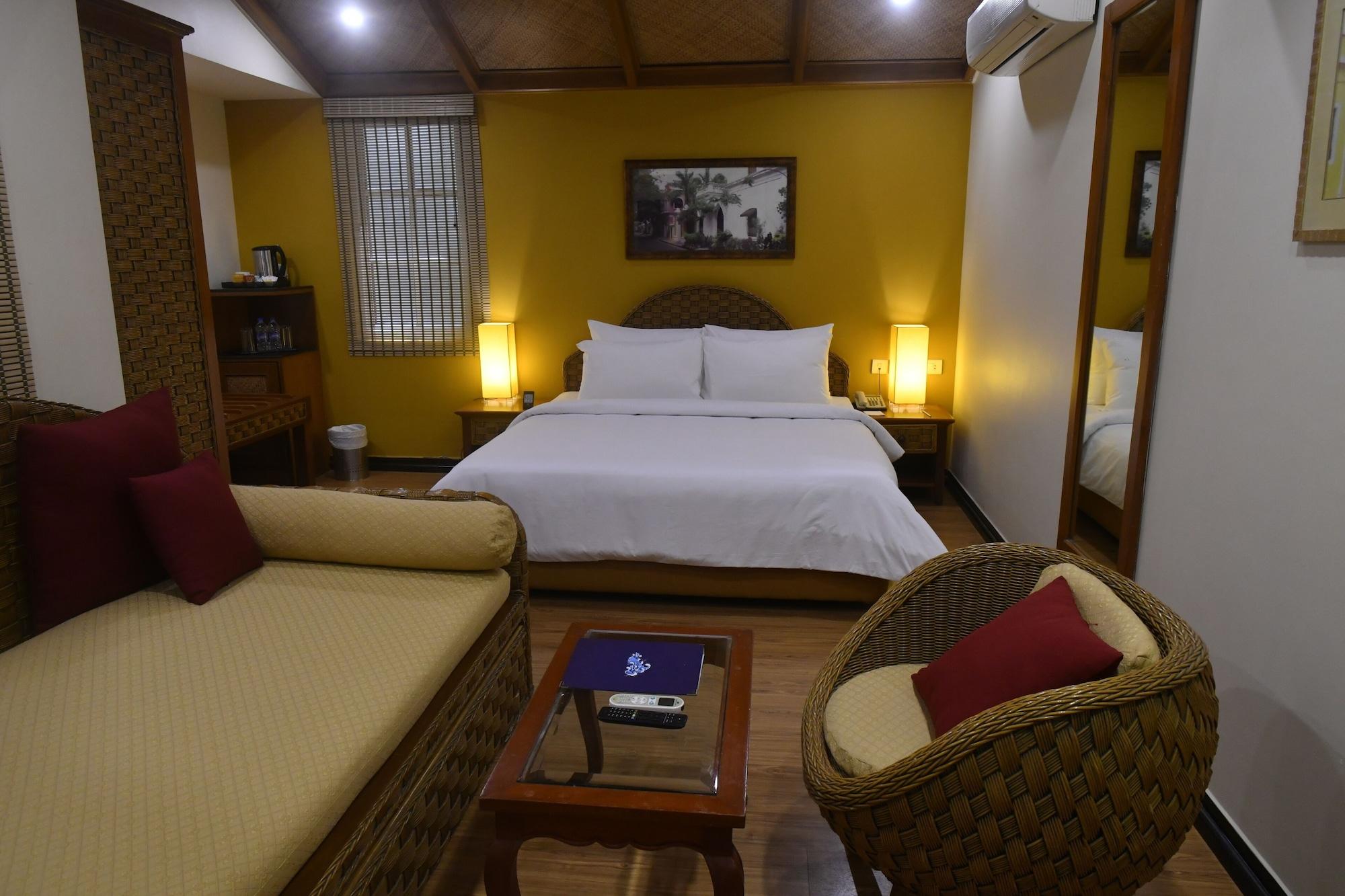 The Richmond Hotel Pondicherry Exterior photo