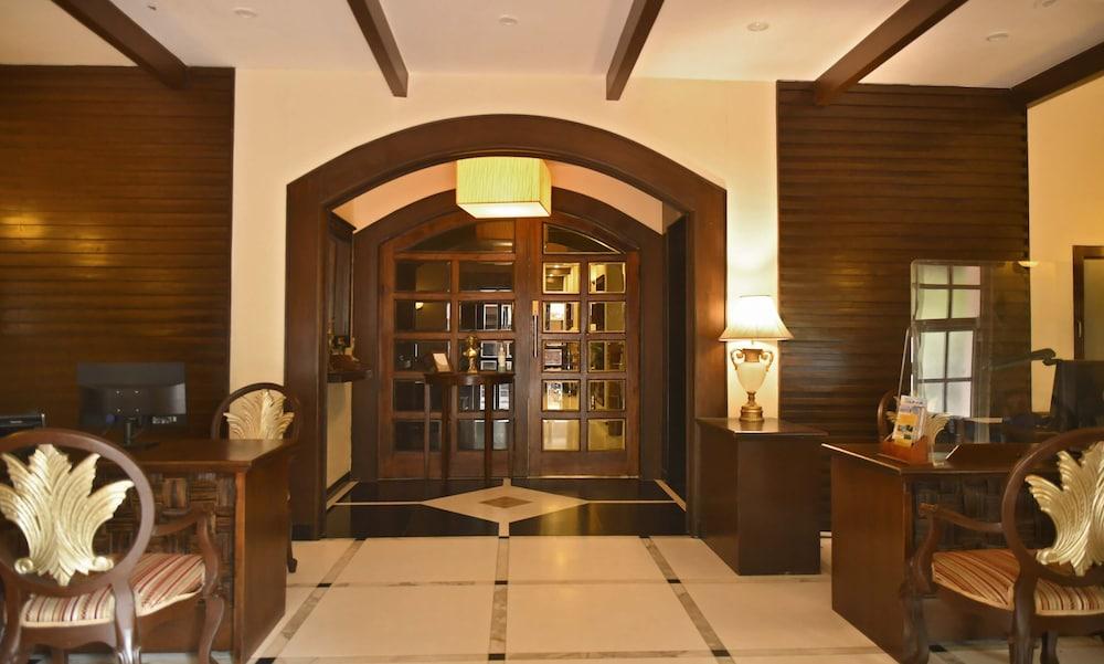 The Richmond Hotel Pondicherry Exterior photo