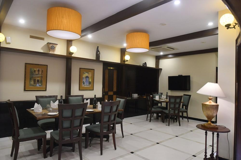 The Richmond Hotel Pondicherry Exterior photo