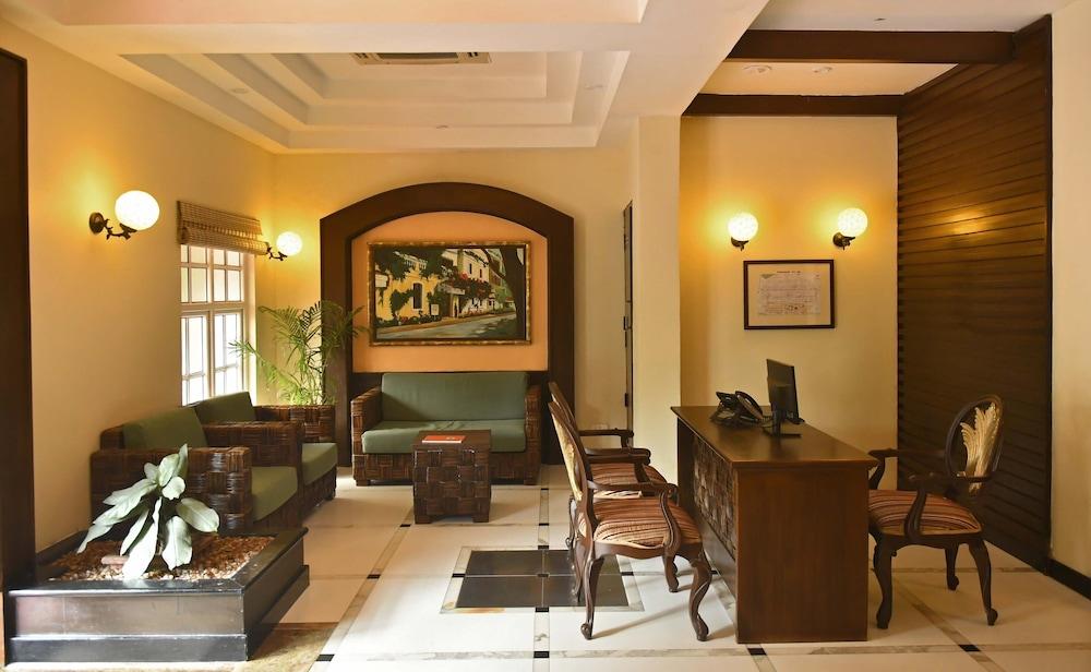 The Richmond Hotel Pondicherry Exterior photo