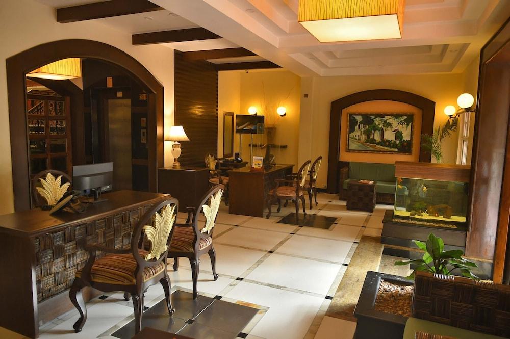 The Richmond Hotel Pondicherry Exterior photo