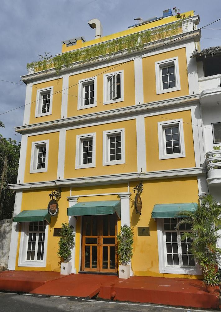 The Richmond Hotel Pondicherry Exterior photo