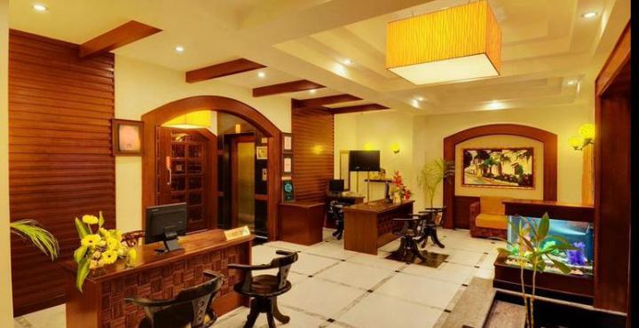 The Richmond Hotel Pondicherry Exterior photo