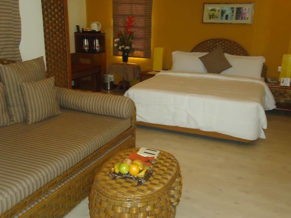 The Richmond Hotel Pondicherry Exterior photo