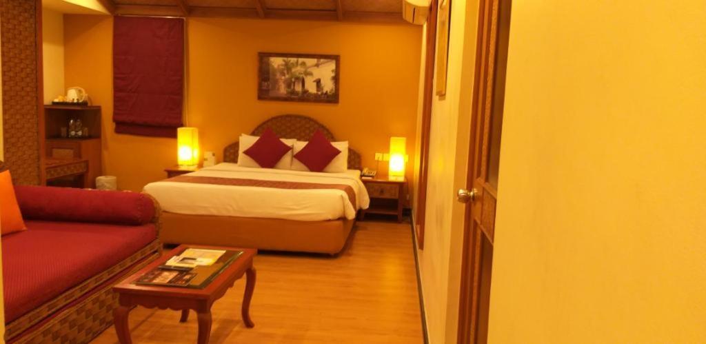 The Richmond Hotel Pondicherry Exterior photo